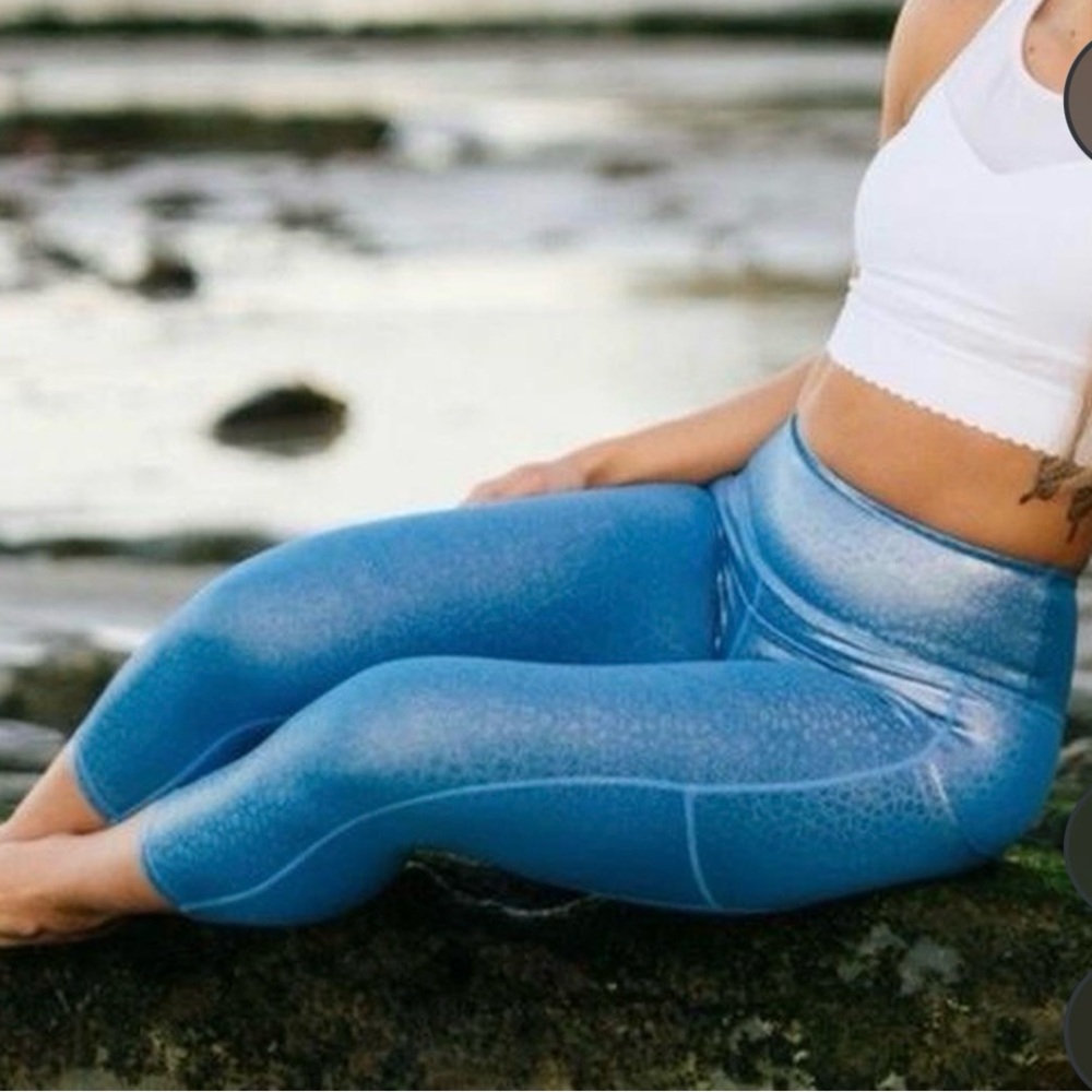 Women’s Zyia Active Mermaid Iridescent High Rise Capri